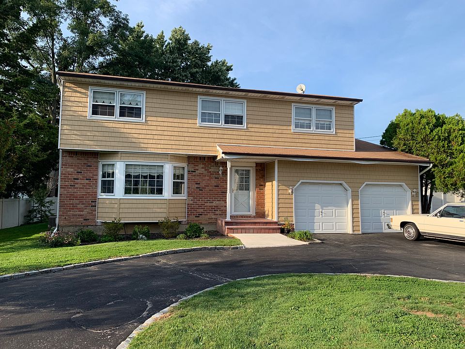 1st image of 8 Christopher Ct