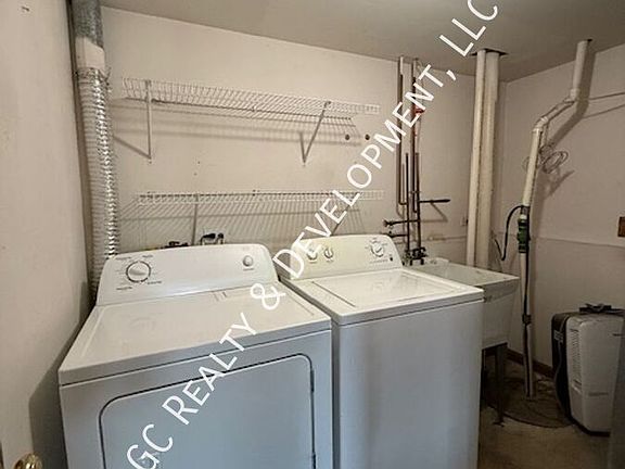 3rd image of 957 Ascot Dr