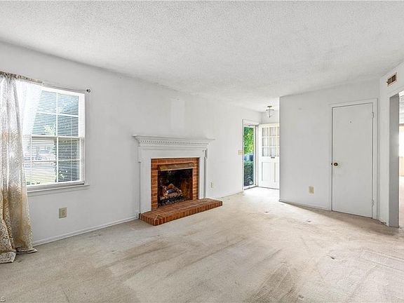 4th image of 808 Ernest Ct