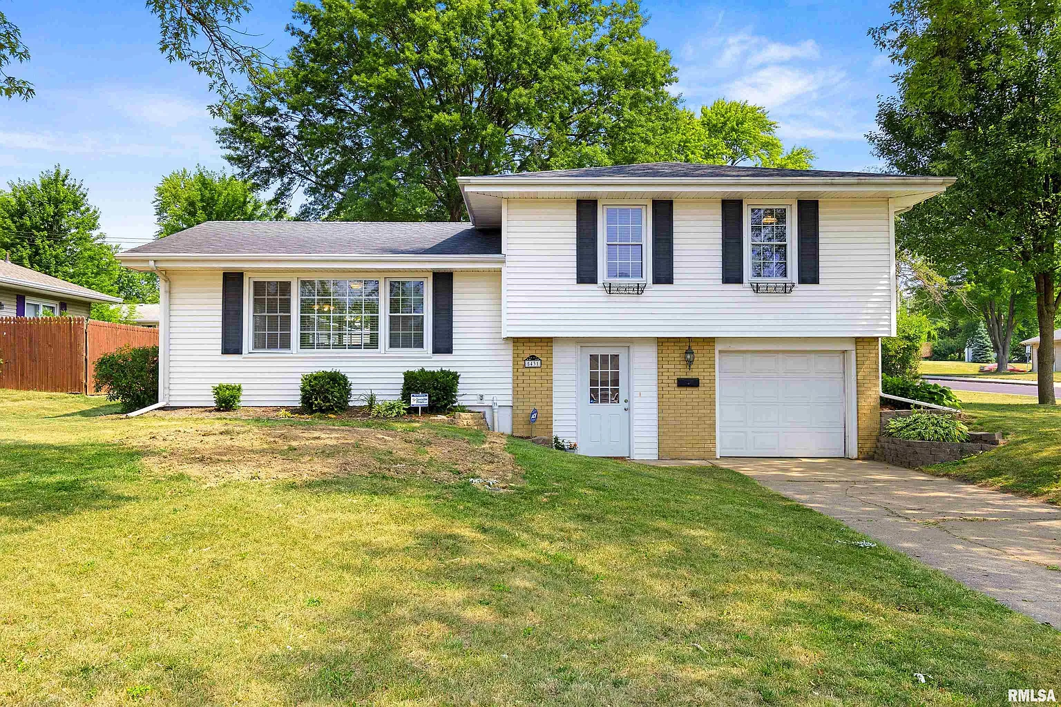 5431 N Robinhood Dr photo 1