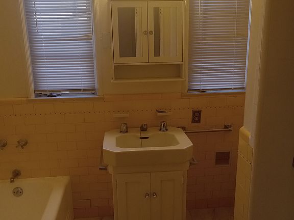 4th image of 3910 S Norton Ave