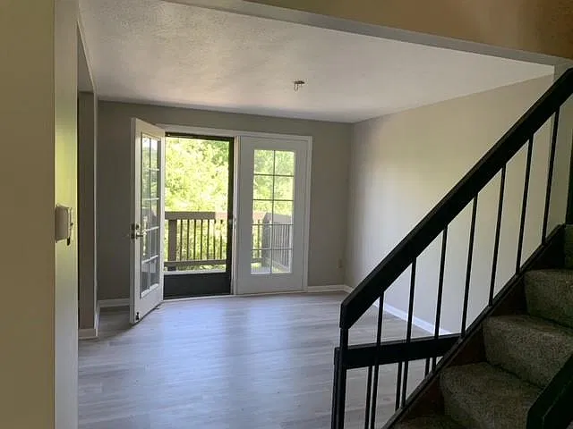 Dining Area &
 Deck