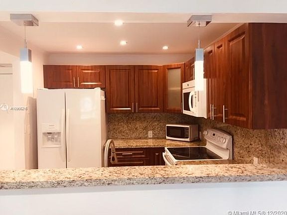 3rd image of 20500 W Country Club Dr APT 116