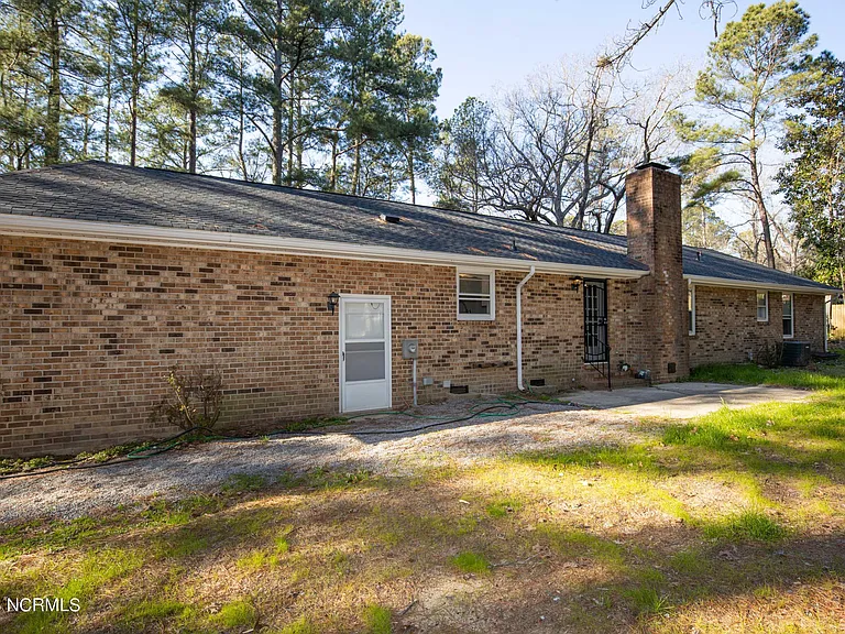 901 Glendale Dr — Photo 40