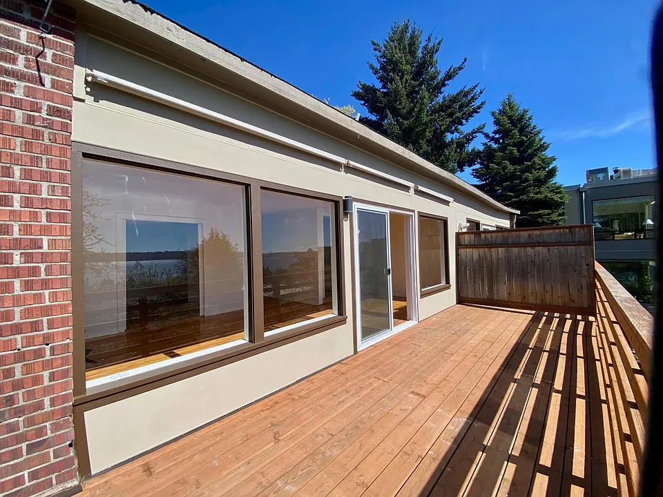 Large deck for entertaining