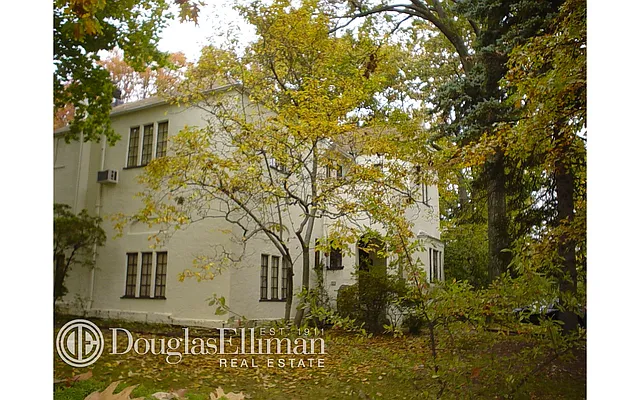 Sold by Douglas Elliman | media 18