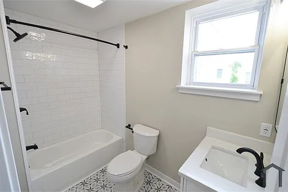 1933 E Albert St — Photo 20