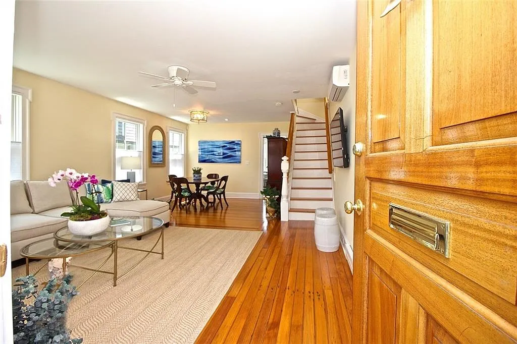 2 bed, 1.5 bath, 1172 sqft, $3,950 — Photo 3