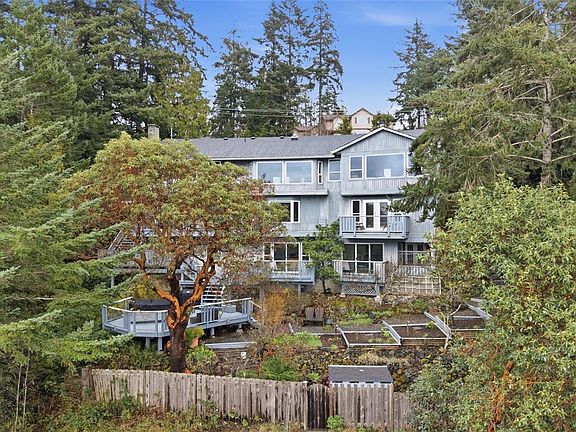 5th image of 5301 Sooke Rd