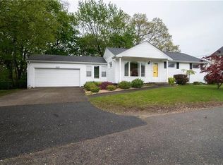 8 Hartford Ave, Riverside, RI 02915