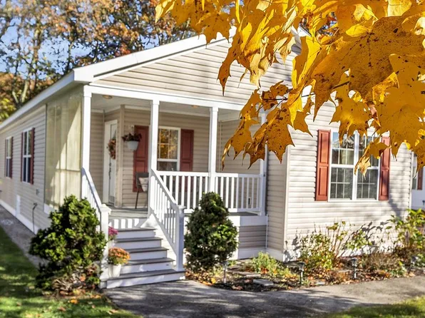 22 Aspen Way, North Hampton, NH 03862