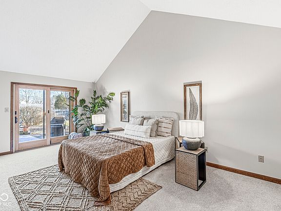 4th image of 1635 Village Walk Dr