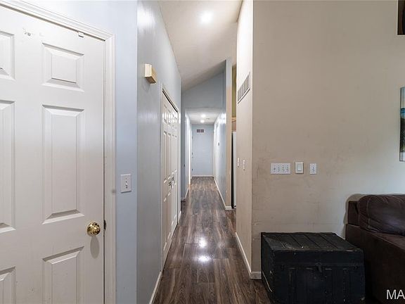 5th image of 1512 Red Oak Dr