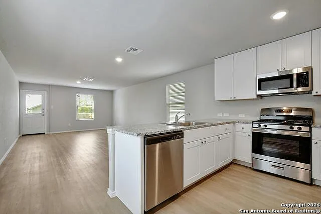 3 bed, 2.5 bath, 1530 sqft, $1,500 — Photo 3