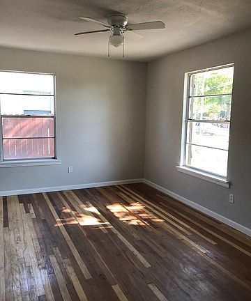 3rd image of 2203 Barney Ave