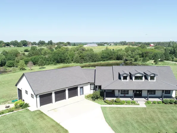 1265 Lakeview Ln, Beatrice, NE 68310