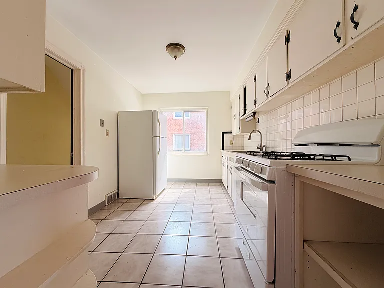 14330 Lakewood Heights Blvd — Photo 3