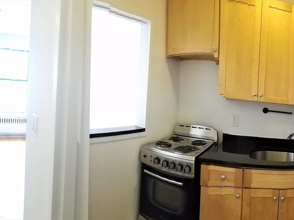 1st image of 1667 1st Ave #3W