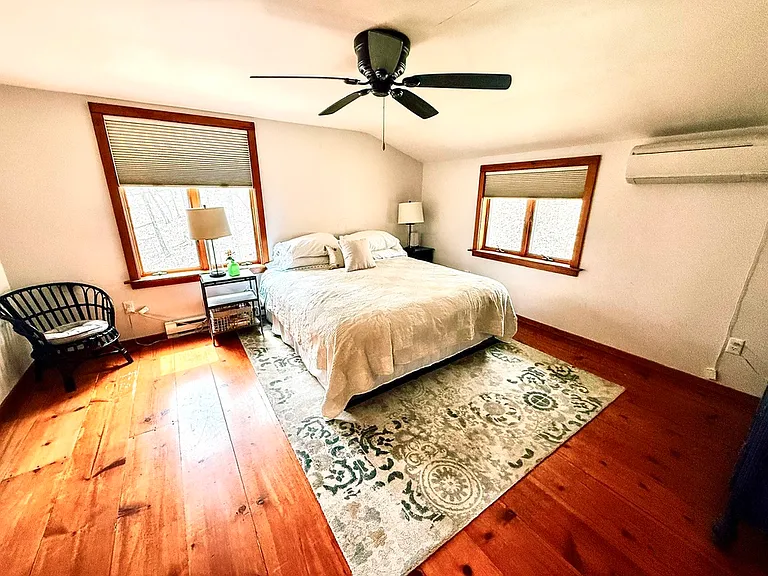 2nd master suite with room darkening shades