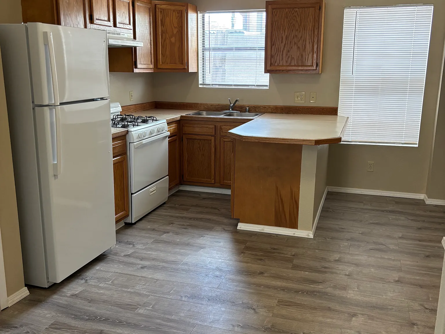 2 bed, 750 sqft, $900 — Photo 3