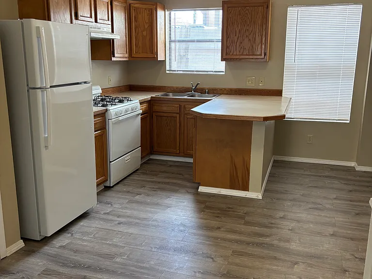 311 Lincoln St #E — Photo 3