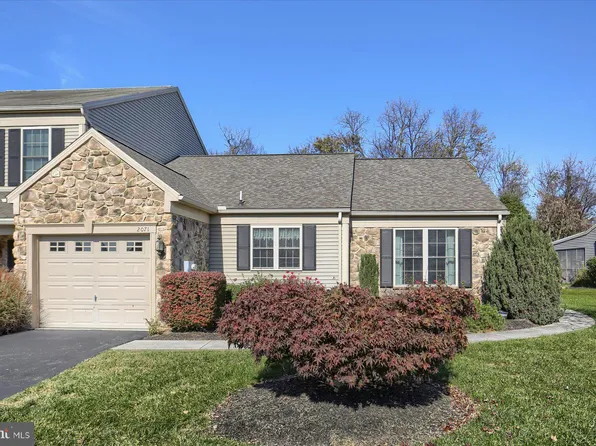 2071 Deer Run Dr, Hummelstown, PA 17036