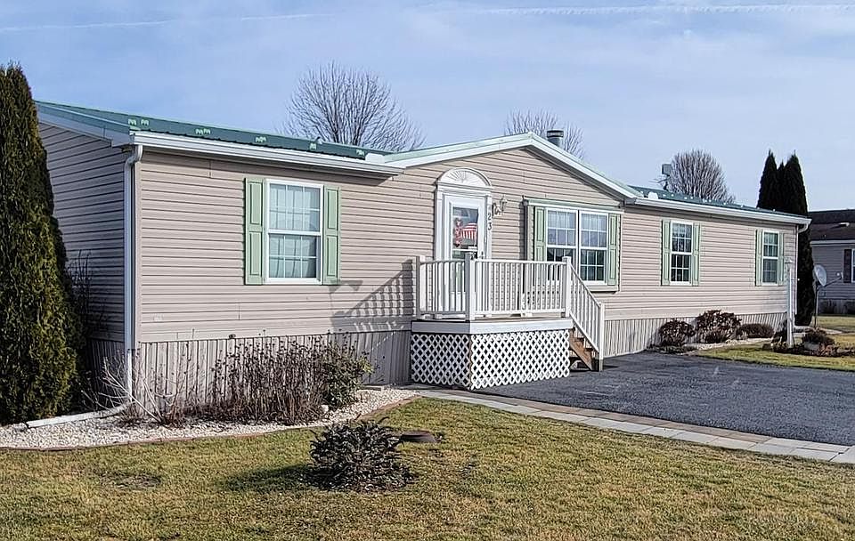 1st image of 23 Tiffany Dr