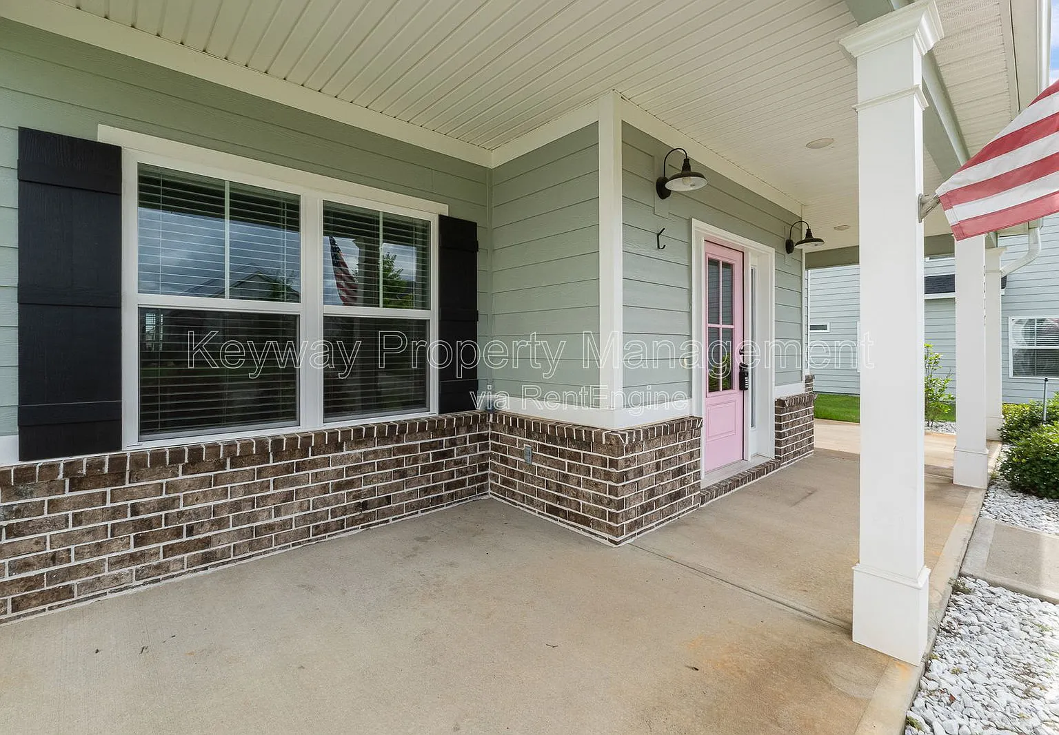 4 bed, 3.0 bath, 2404 sqft, $2,570 — Photo 3