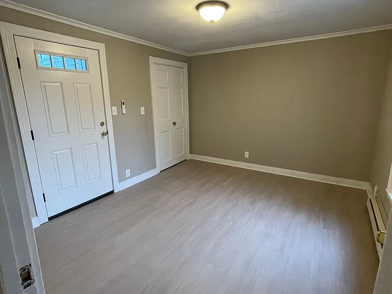 209-217 E Seneca St #215 — Photo 10
