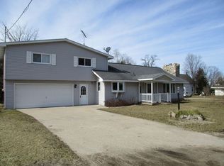 00777 4th St, Charlevoix, MI 49720