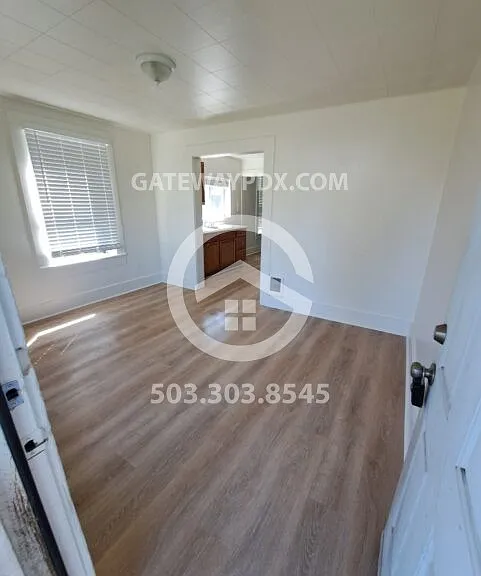 1038 Grove St #A — Photo 3