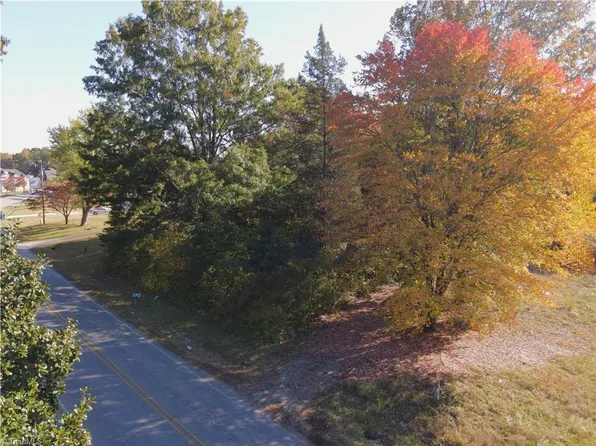 1606 Youngs Mill Rd, Greensboro, NC 27406
