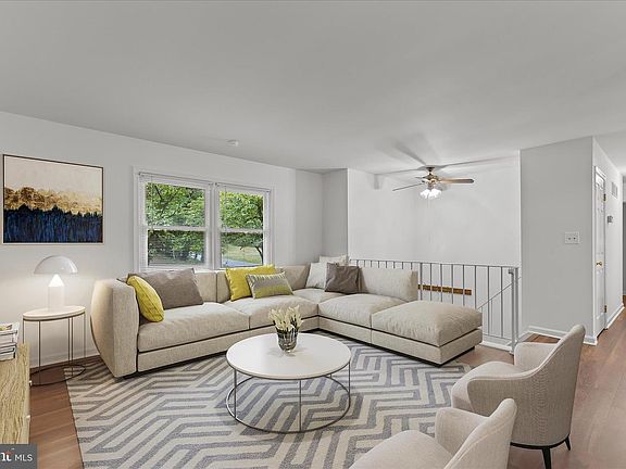 3rd image of 4111 Pinewood Ter