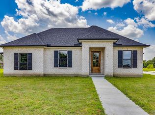 320 Grand Lakes Dr, Thibodaux, LA 70301