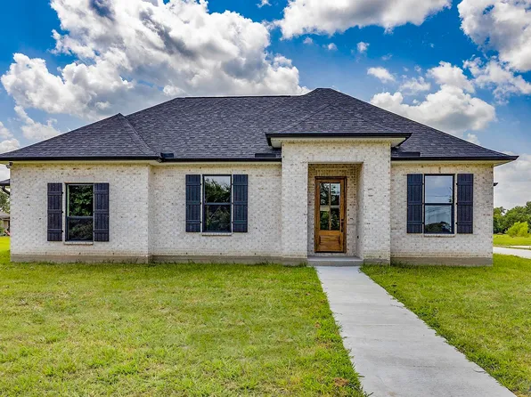 320 Grand Lakes Dr, Thibodaux, LA 70301