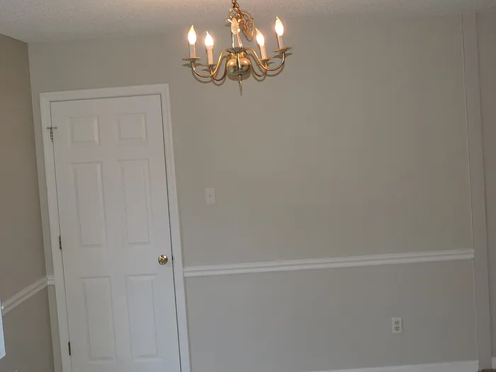 3881 Crest Dr — Photo 3