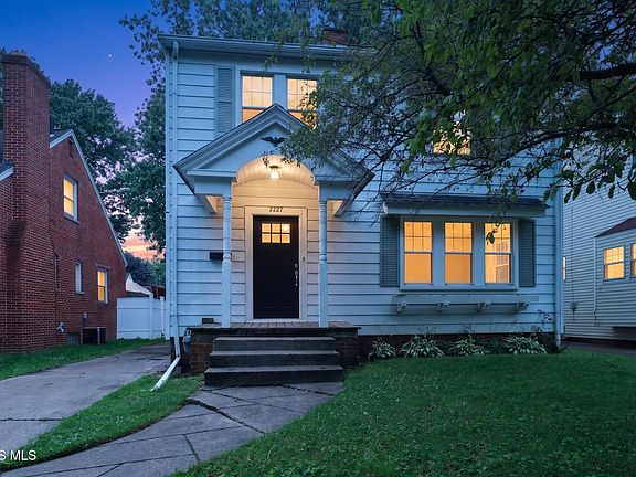 3rd image of 2227 Portsmouth Ave