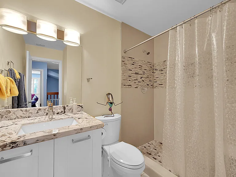 2922 Port Royale Ln S — Photo 23