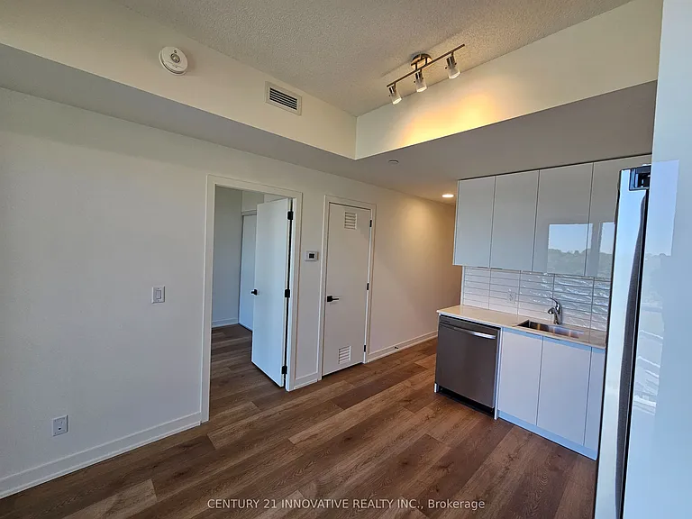 33 Erie Ave #702 — Photo 8