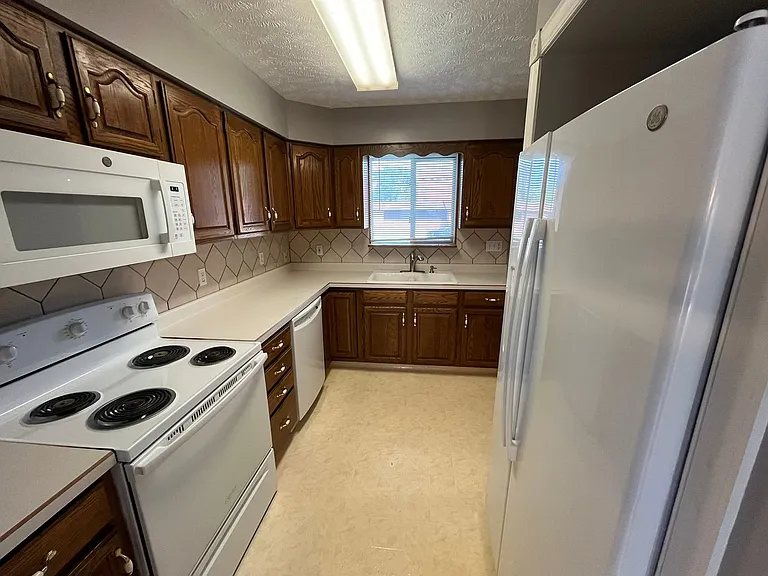 1417 W Charles St — Photo 28