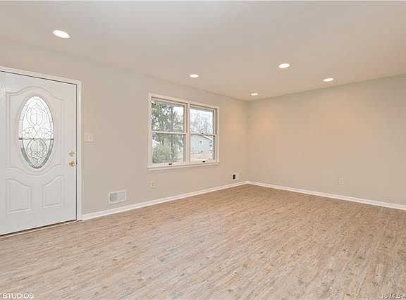 3rd image of 88 Bowline St
