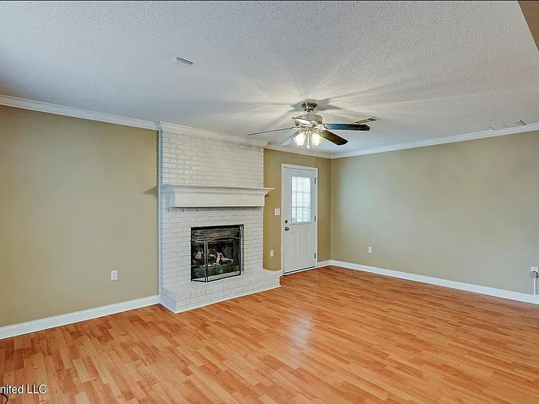 113 Amberwood Dr — Photo 5