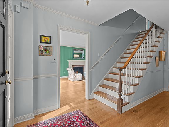 3rd image of 770 Linden Ave