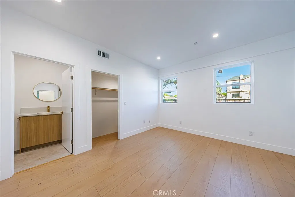 4 bed, 4.5 bath, 1592 sqft, $4,579 — Photo 4