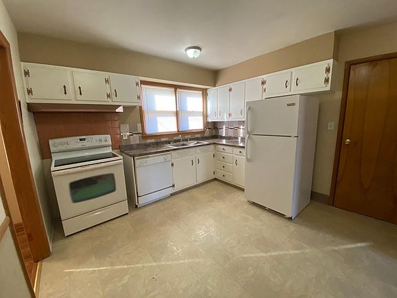 3rd image of 3324 S Vermont Ave