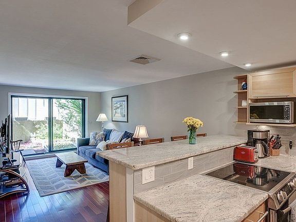 4th image of 321 Harvard St APT 210