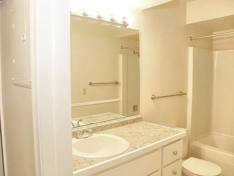 2bed Apartment Home