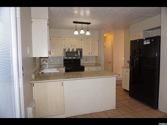 3rd image of 6227 S Aspen Shadow Ct