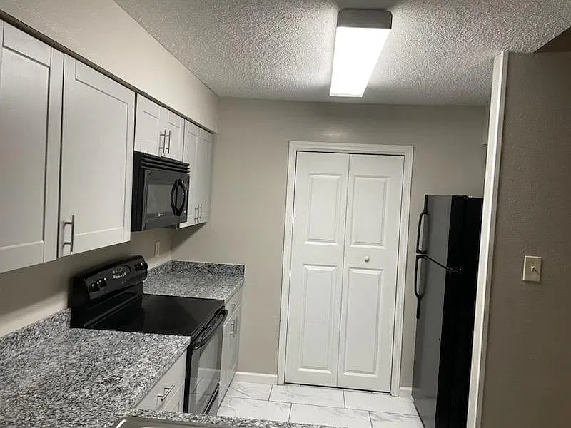 2 bed, 1052 sqft, $1,200 — Photo 2