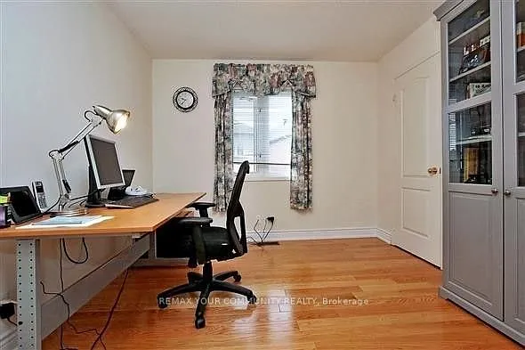 33 Golden Oak Ave — Photo 15